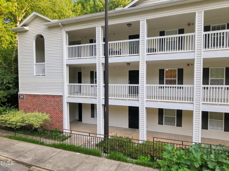 2801 Trailwood Pines Ln, Raleigh, NC 27603