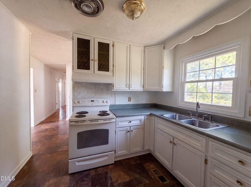 2806 E Cramer Dr, Fayetteville, NC 28306