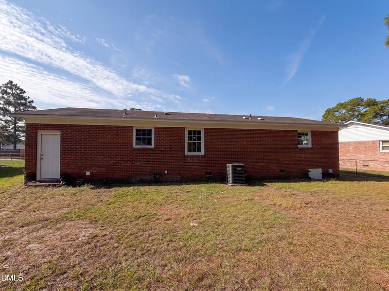 2806 E Cramer Dr, Fayetteville, NC 28306