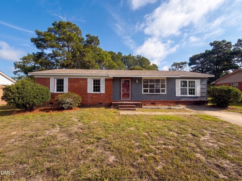 2806 E Cramer Dr, Fayetteville, NC 28306