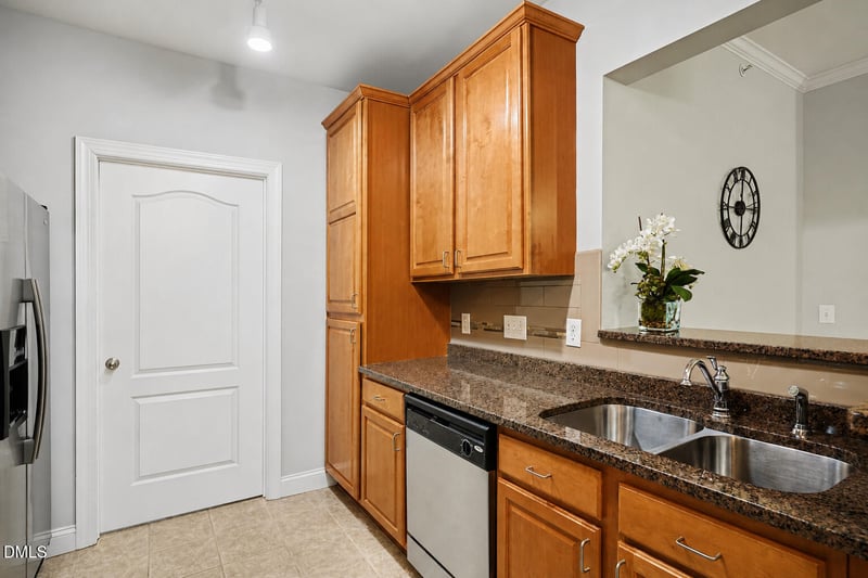 2810 Bedford Green Dr #305, Raleigh, NC 27604