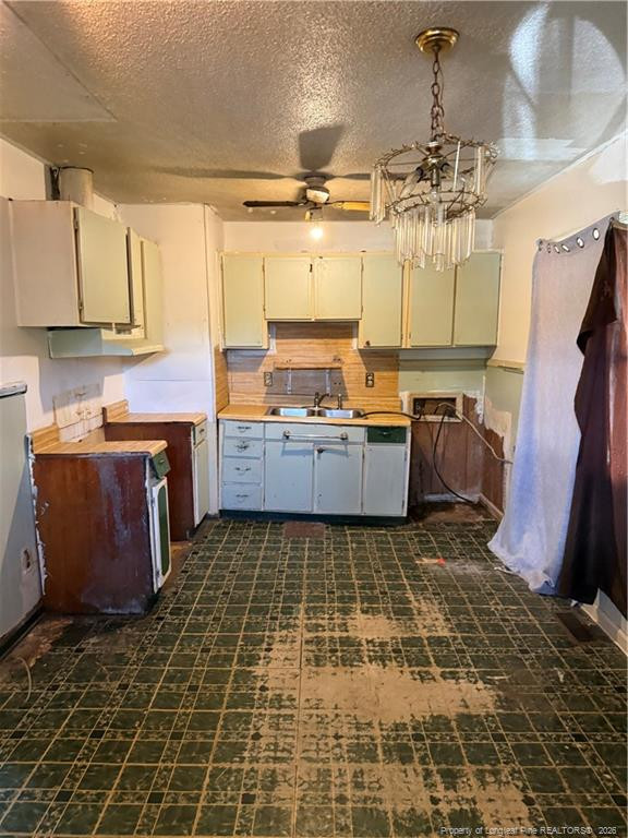 2829 Brookhaven Dr, Sanford, NC 27330