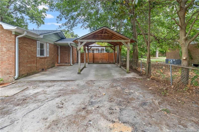 290 Lemont Dr, Fayetteville, NC 28303