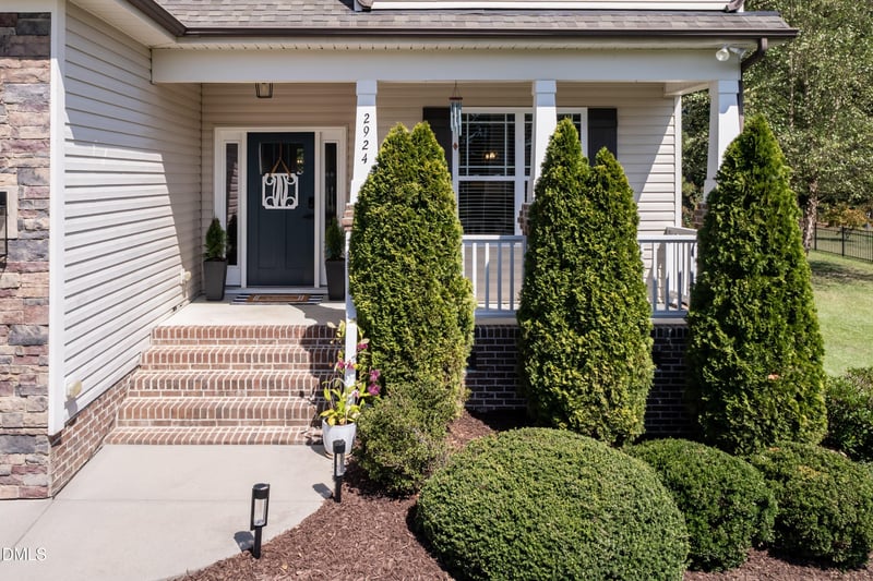 2924 Plantation Glen Dr, Zebulon, NC 27597