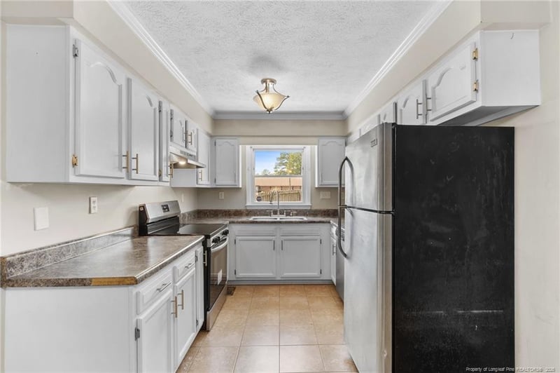 2972 Peacock St, Hope Mills, NC 28348