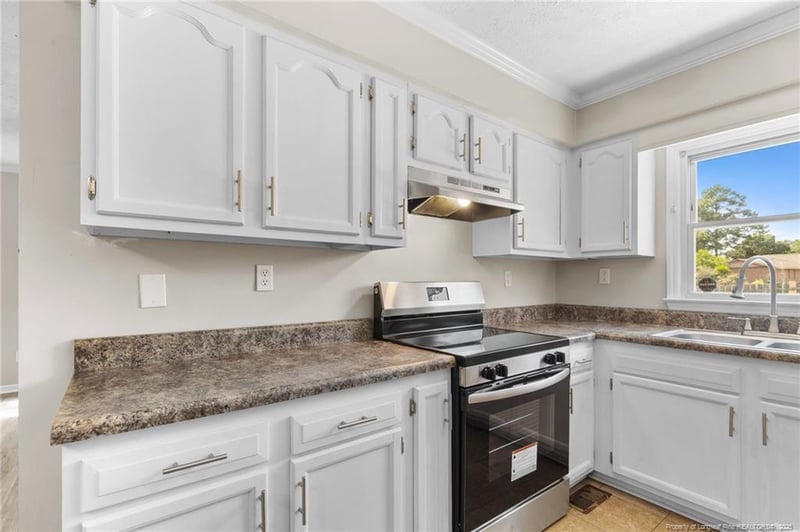 2972 Peacock St, Hope Mills, NC 28348