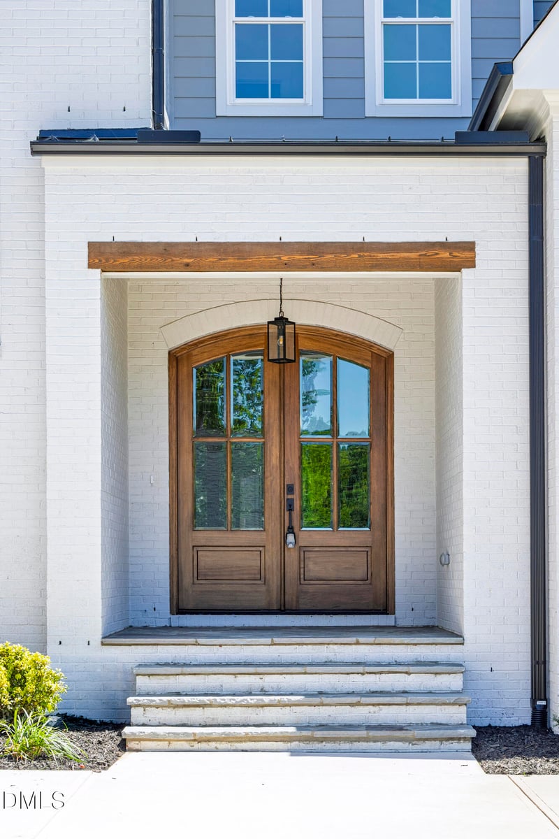 300 Meadow Walk Dr, Fuquay Varina, NC 27526