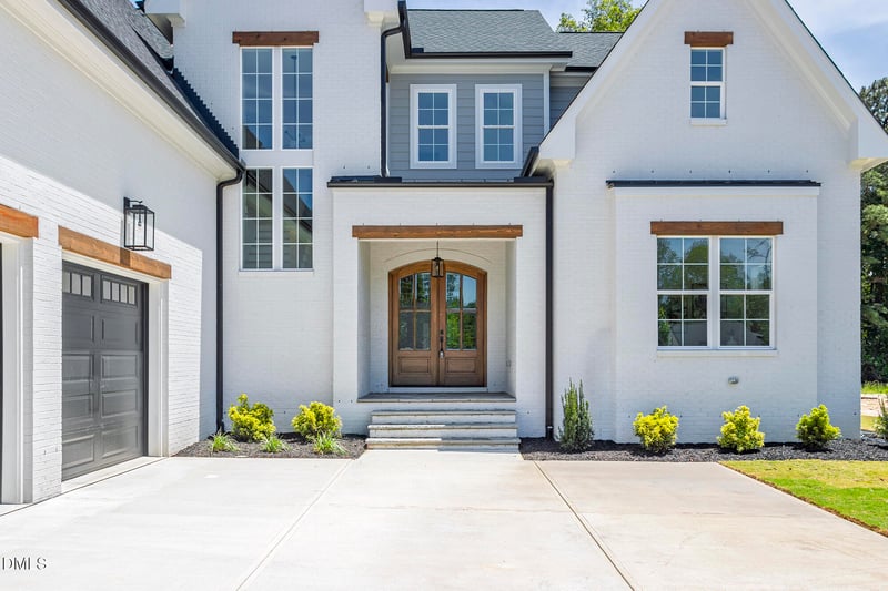 300 Meadow Walk Dr, Fuquay Varina, NC 27526