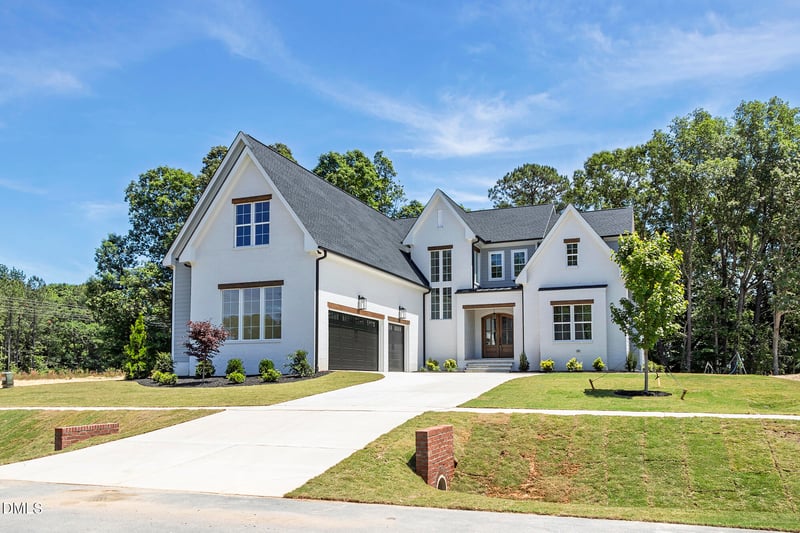 300 Meadow Walk Dr, Fuquay Varina, NC 27526