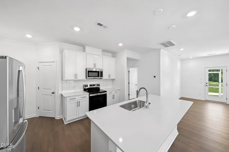 301 Beachcomber Dr, Lillington, NC 27546