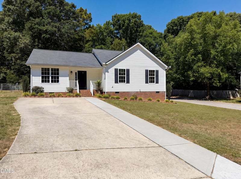301 Hocutt Dr, Clayton, NC 27520