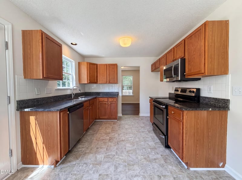 301 Hocutt Dr, Clayton, NC 27520