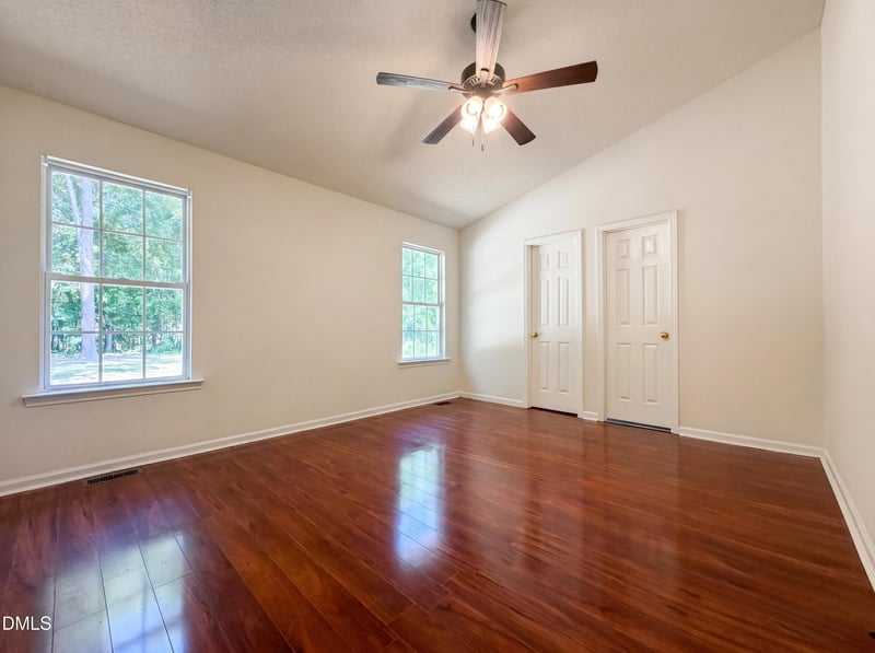 301 Hocutt Dr, Clayton, NC 27520