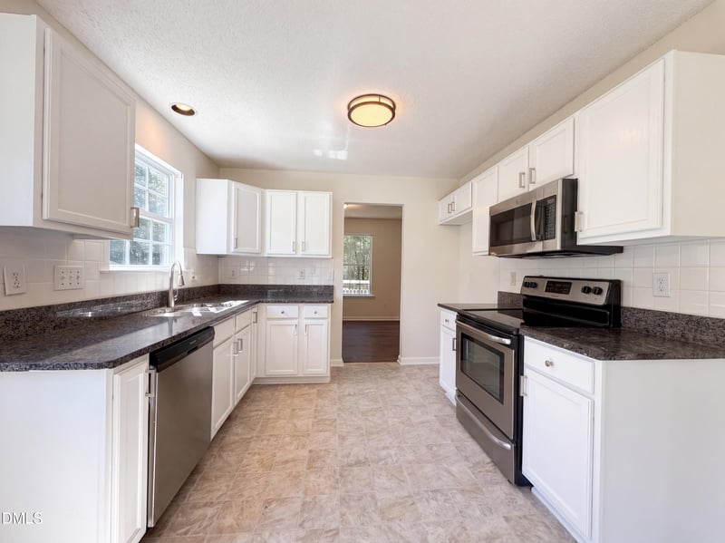 301 Hocutt Dr, Clayton, NC 27520