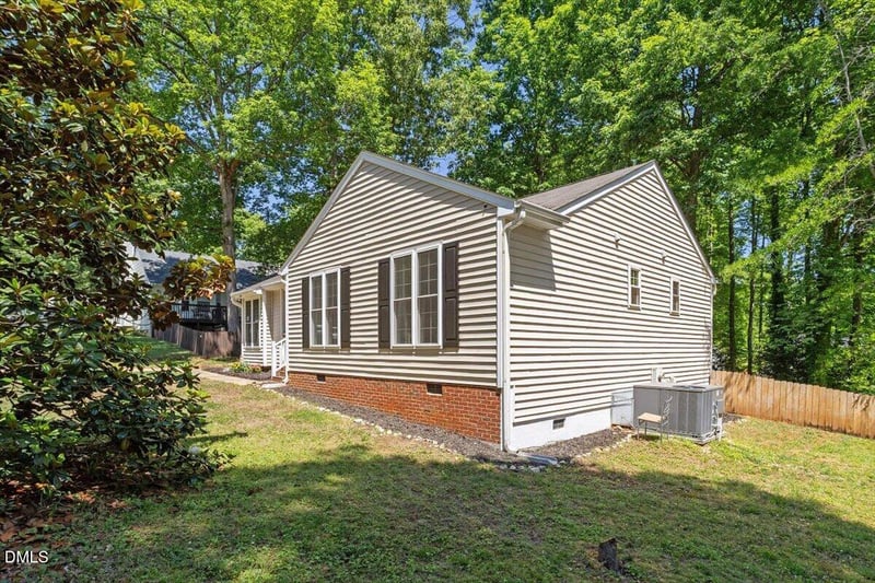 301 Round About Rd, Holly Springs, NC 27540
