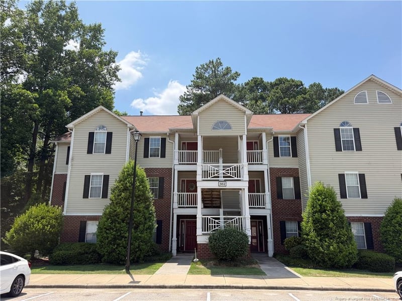 302 Bubble Creek Ct #4, Fayetteville, NC 28311