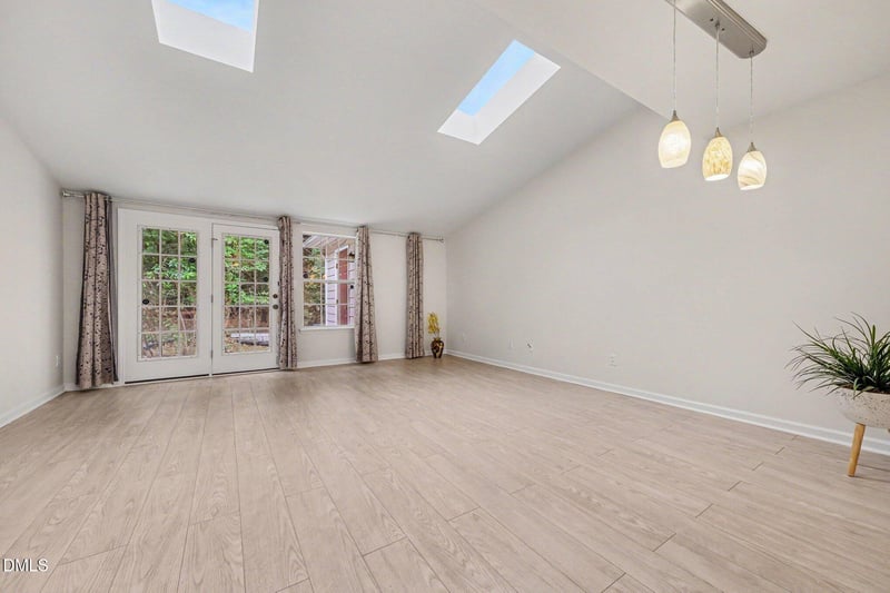 302 Standish Dr, Chapel Hill, NC 27517