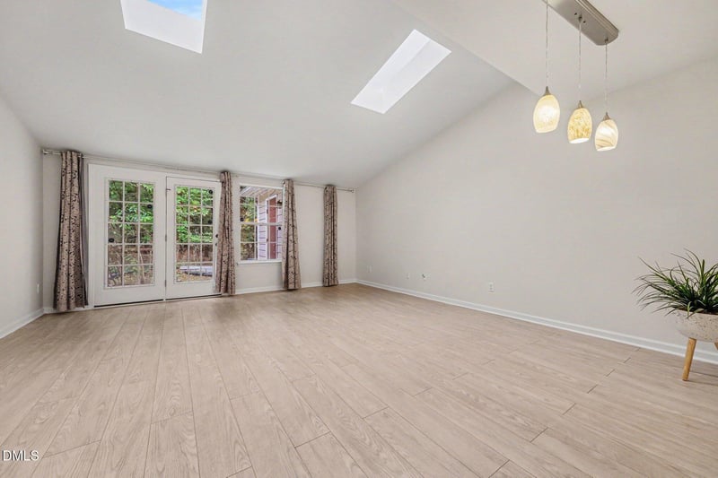 302 Standish Dr, Chapel Hill, NC 27517