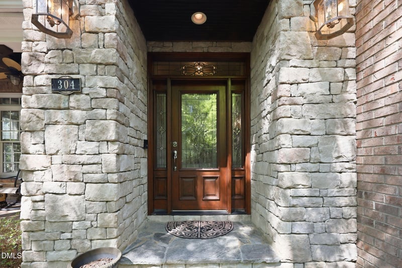 304 Flint Point Ln, Holly Springs, NC 27540