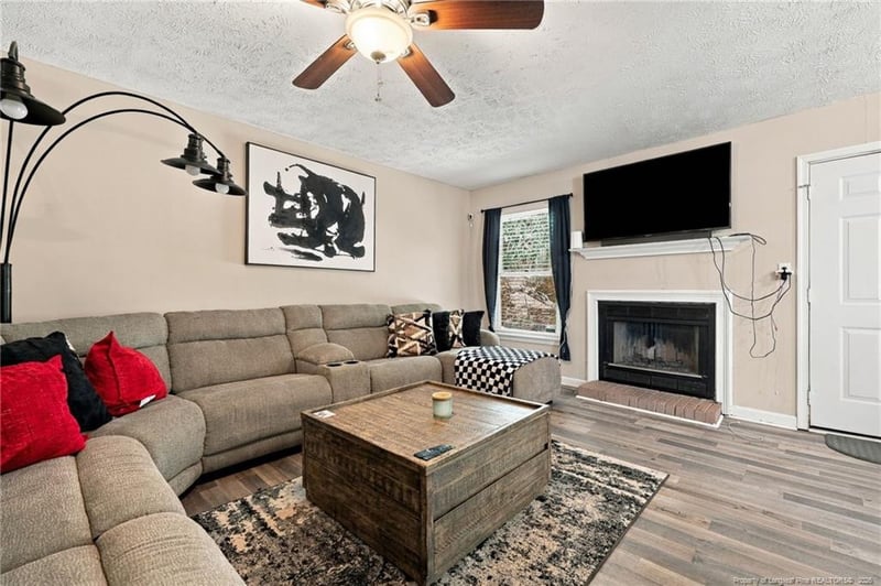 3047 Copenhagen Dr, Fayetteville, NC 28301