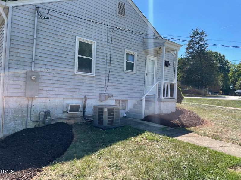 305 Laurel Hill Dr, Burlington, NC 27215