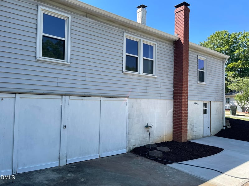 305 Laurel Hill Dr, Burlington, NC 27215
