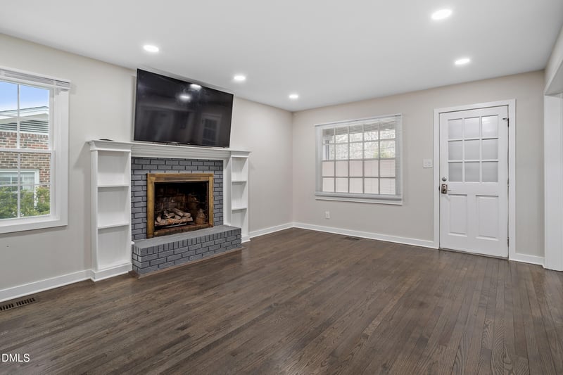 305 E Millbrook Rd, Raleigh, NC 27609