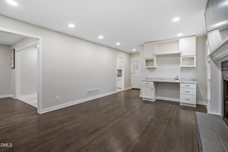 305 E Millbrook Rd, Raleigh, NC 27609