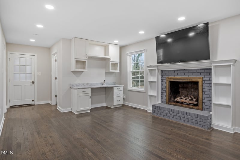 305 E Millbrook Rd, Raleigh, NC 27609
