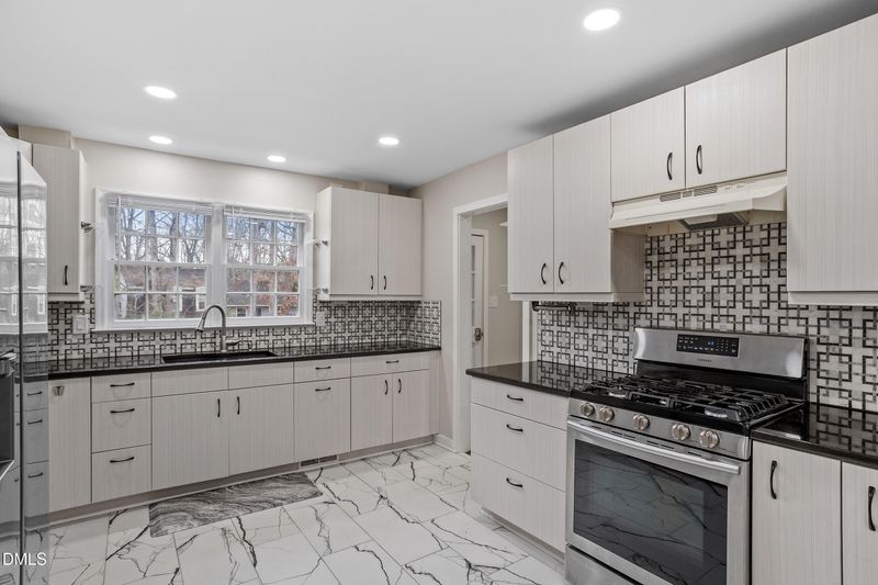 305 E Millbrook Rd, Raleigh, NC 27609