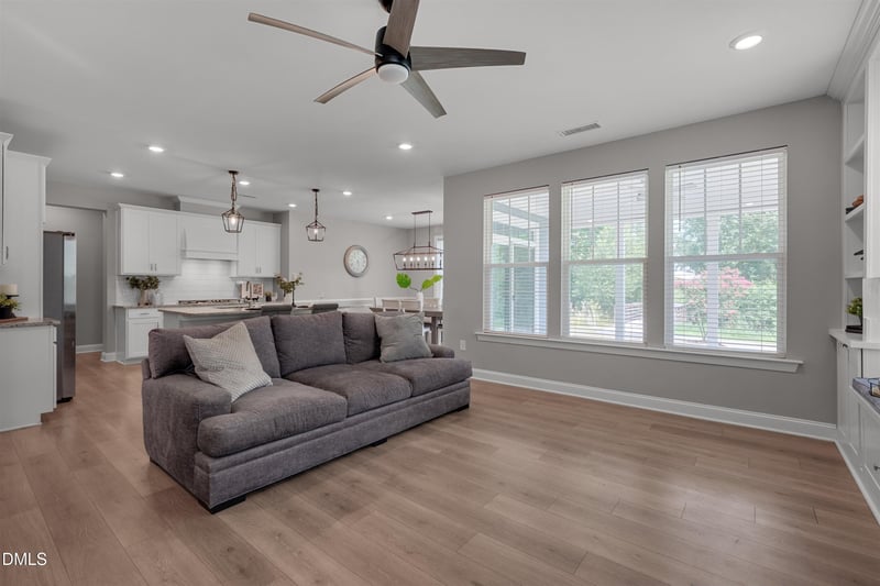 305 Southerland Shire Ln, Holly Springs, NC 27540