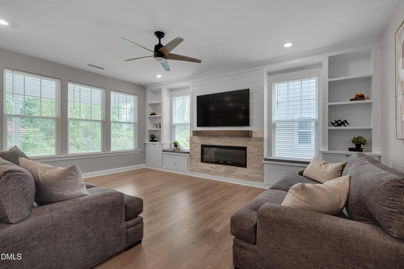 305 Southerland Shire Ln, Holly Springs, NC 27540