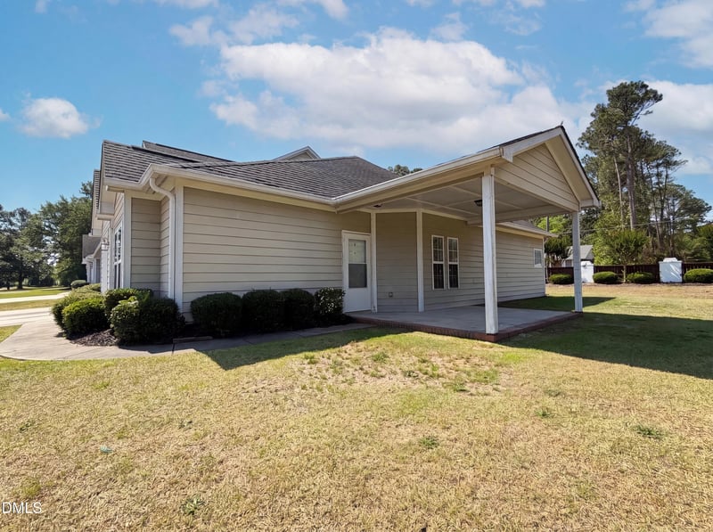 3066 Candlelight Dr, Fayetteville, NC 28311