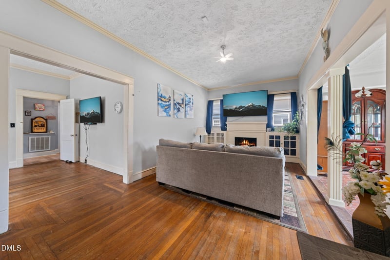307 W Canary St, Dunn, NC 28334