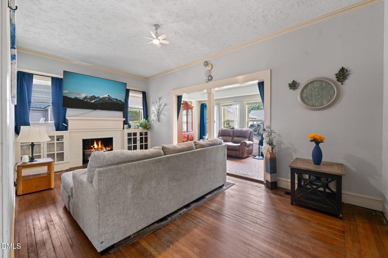307 W Canary St, Dunn, NC 28334