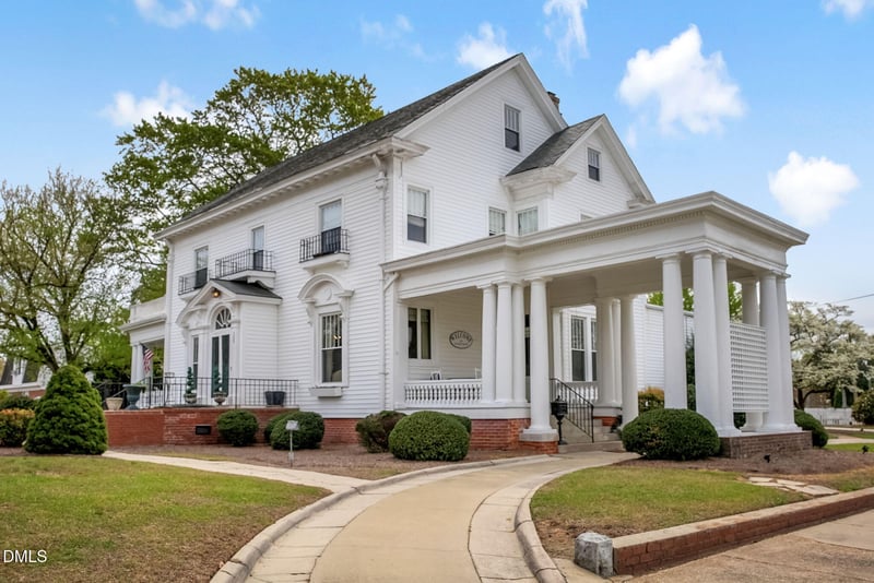 309 W Divine St, Dunn, NC 28334