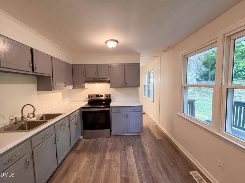 310 Robin Hood Dr, Raleigh, NC 27604