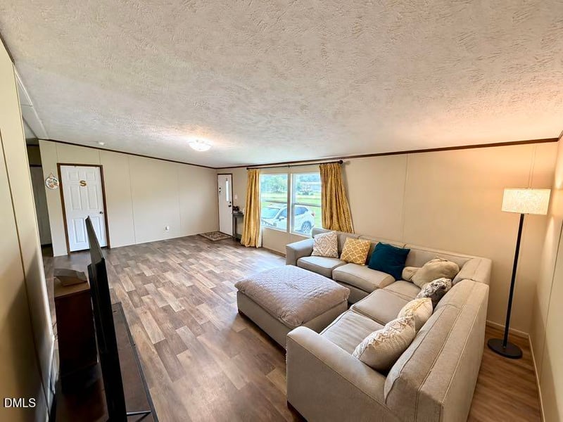 313 Old Country Ln, Selma, NC 27576