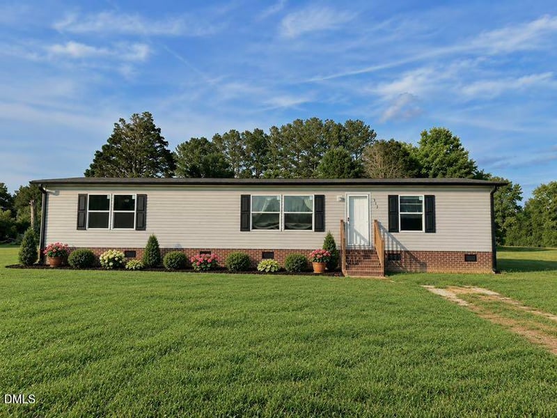 313 Old Country Ln, Selma, NC 27576