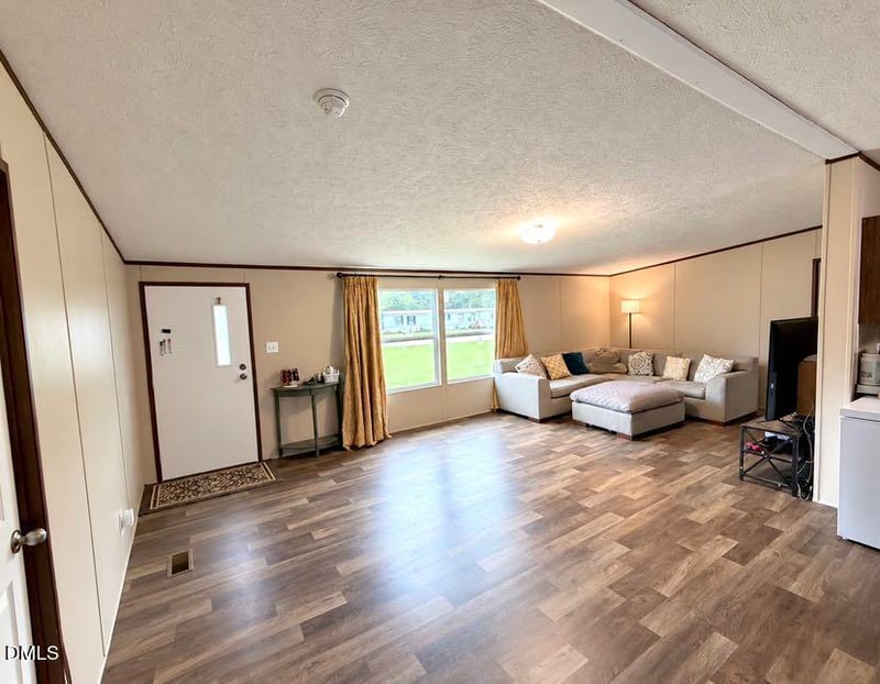 313 Old Country Ln, Selma, NC 27576