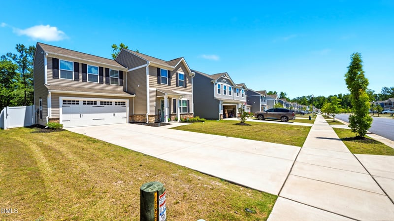 320 Golden Plum Ln, Zebulon, NC 27597