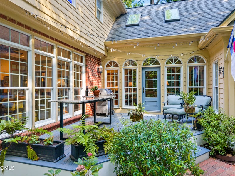 320 Lochside Dr, Cary, NC 27518