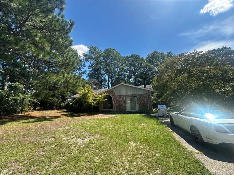3201 Old Oak Ln, Hope Mills, NC 28348