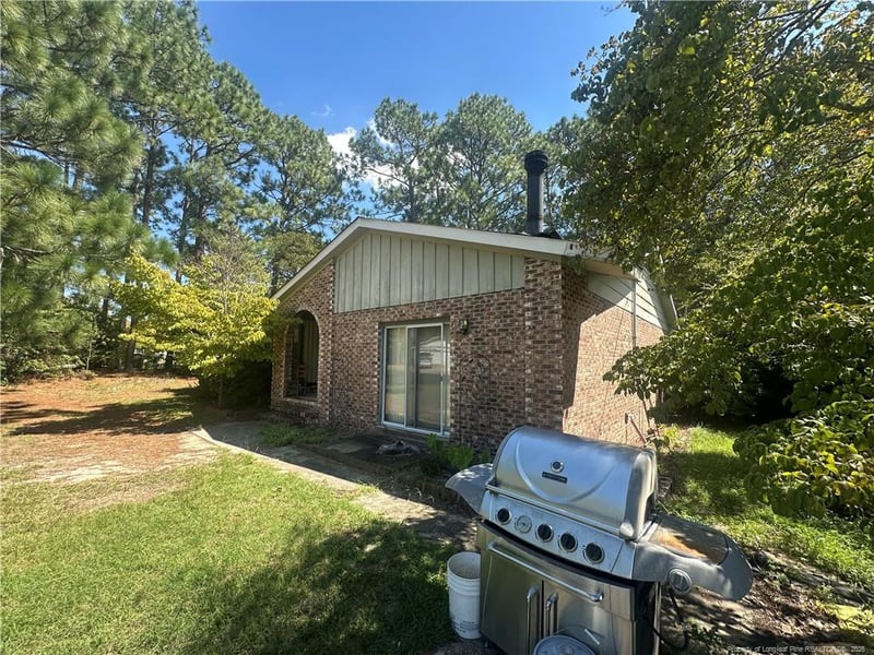 3201 Old Oak Ln, Hope Mills, NC 28348