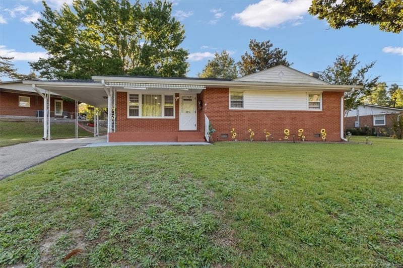 321 Lansdowne Rd, Fayetteville, NC 28314