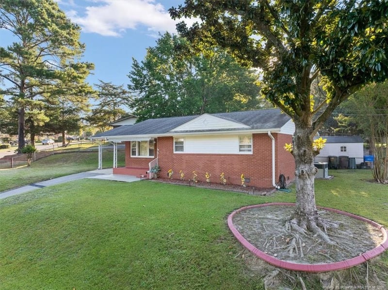 321 Lansdowne Rd, Fayetteville, NC 28314