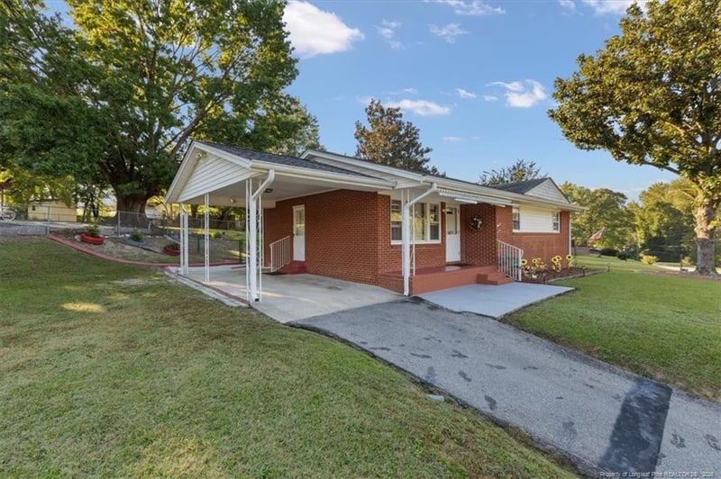 321 Lansdowne Rd, Fayetteville, NC 28314