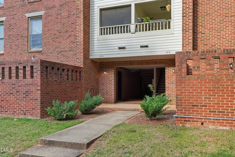 3215 Ivy Commons Dr #302, Raleigh, NC 27606