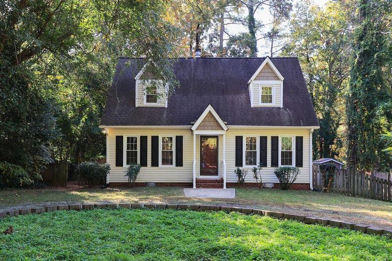 3225 Oxford Dr, Durham, NC 27707