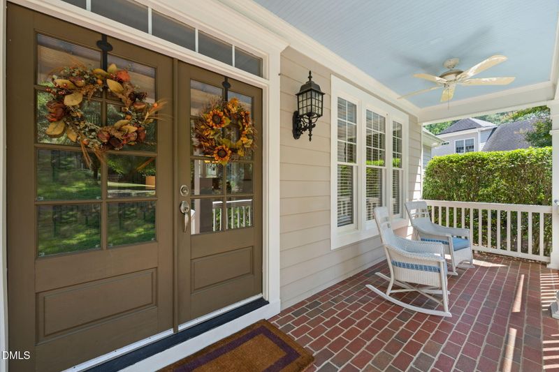 323 Oxfordshire Ln, Chapel Hill, NC 27517